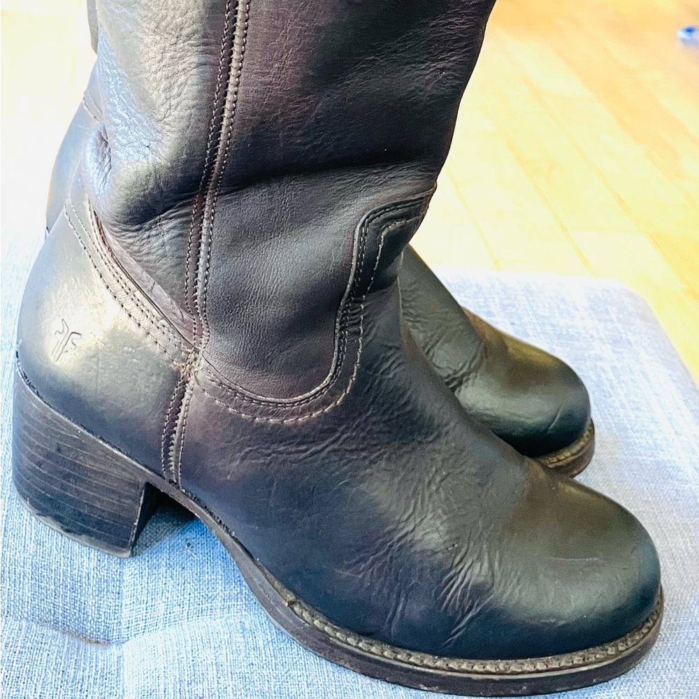 Frye pull on Boots gorgeous dark chocolate size 8 3475200 DBN